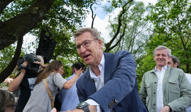 La estrategia de Feijóo para el 28-M: foco en el bolsillo, en la vivienda y en el 'sí es sí'