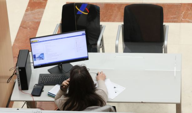 Renta 2022-2023: cómo solicitar cita previa para hacer la declaración por teléfono. Foto: Europa Press