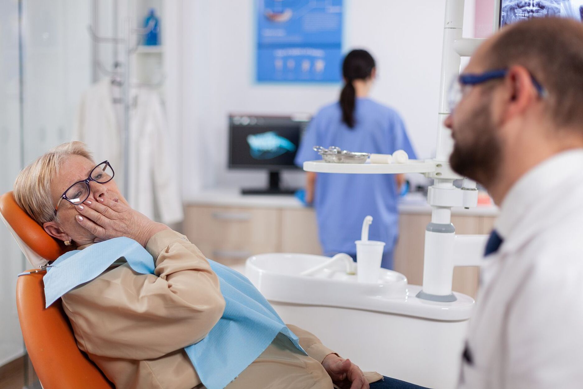 Asturias anuncia una ayuda de 500 euros para la salud bucodental de los mayores de 70 años