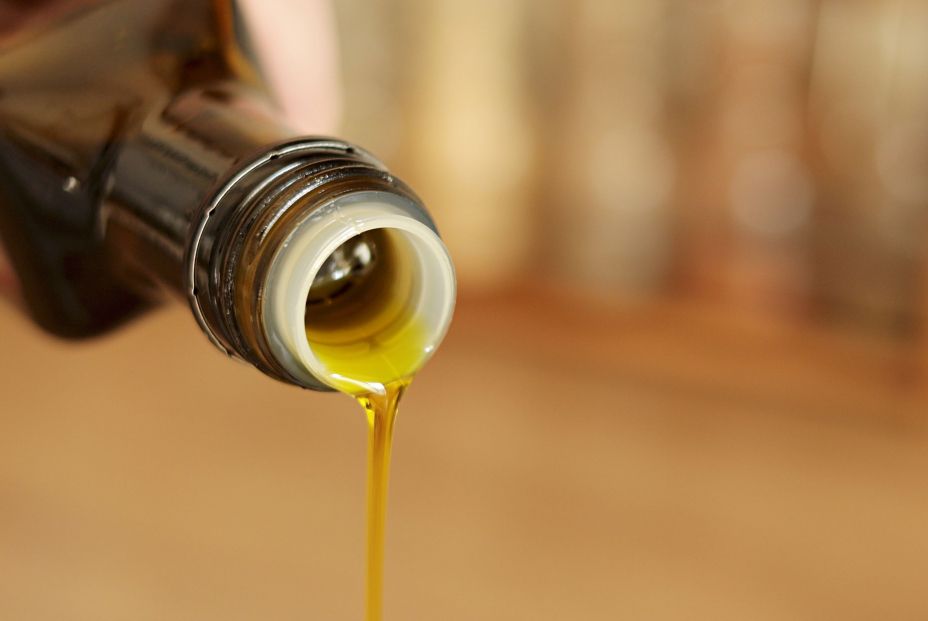El 83% de los españoles reduce el consumo de aceite de oliva por el aumento del precio