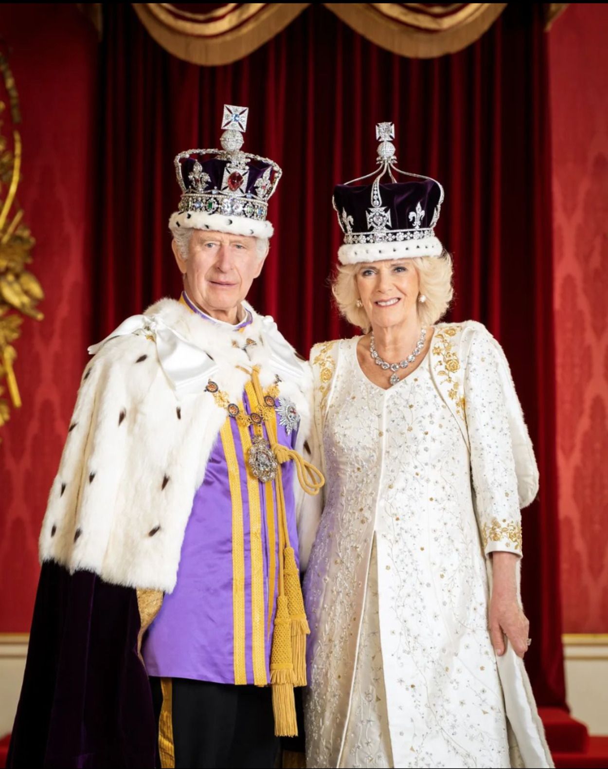 Así son los cuatro retratos oficiales de la coronación de Carlos III y Camila Así son los cuatro retratos oficiales de la coronación de Carlos III y Camila