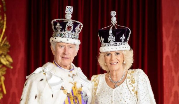 Así son los cuatro retratos oficiales de la coronación de Carlos III y Camila