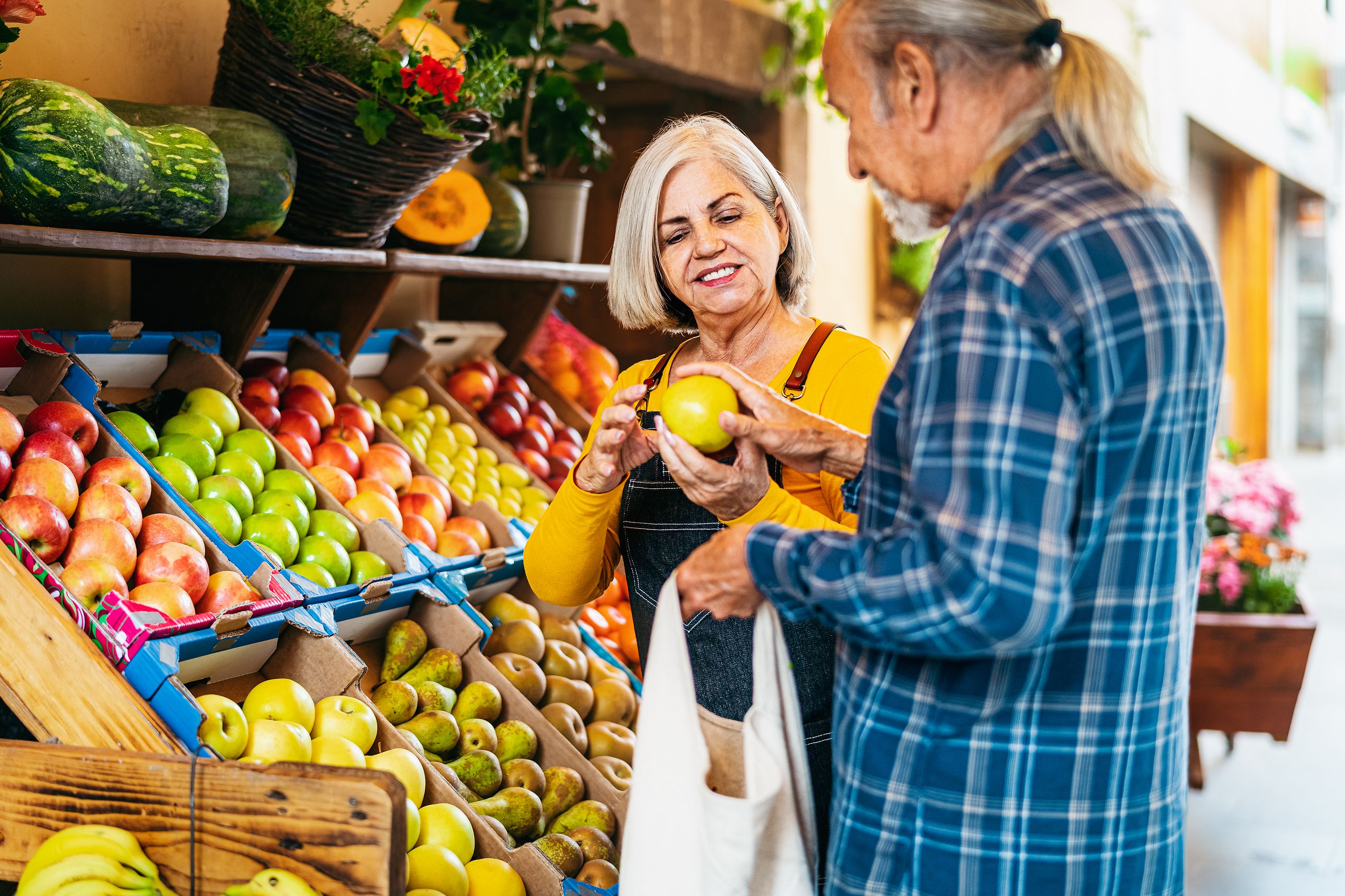 Los comercios de Vitoria ayudarán a prevenir y detectar el alzhéimer. Foto: Bigstock