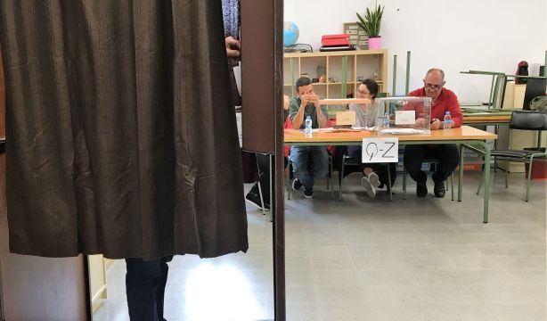 28-M: ¿Puedo librarme de estar en la mesa electoral por un viaje?