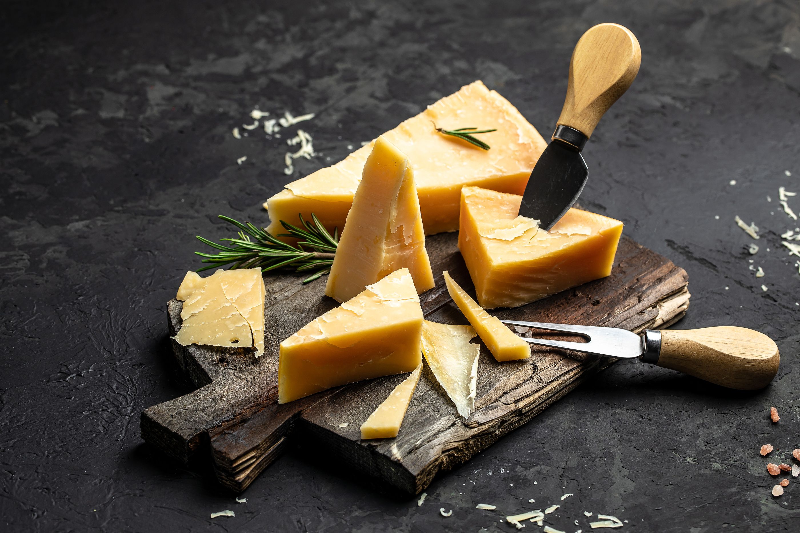 Descubre la increíble variedad de quesos italianos y cómo disfrutarlos en tus platos