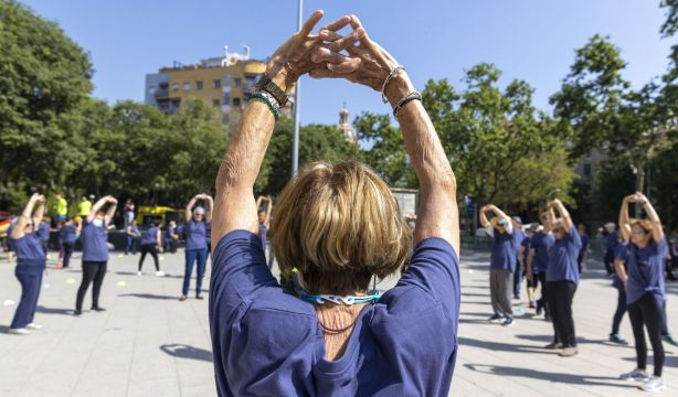 Barcelona publica una guía para combatir el edadismo que sufren los mayores