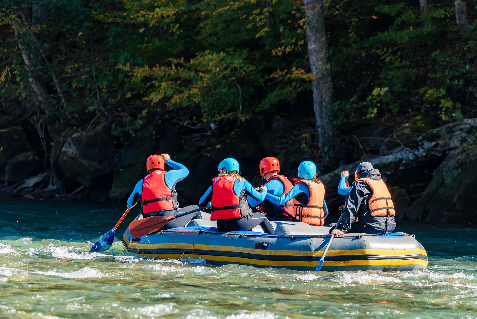 Descenso de ríos, rafting (bigstock)