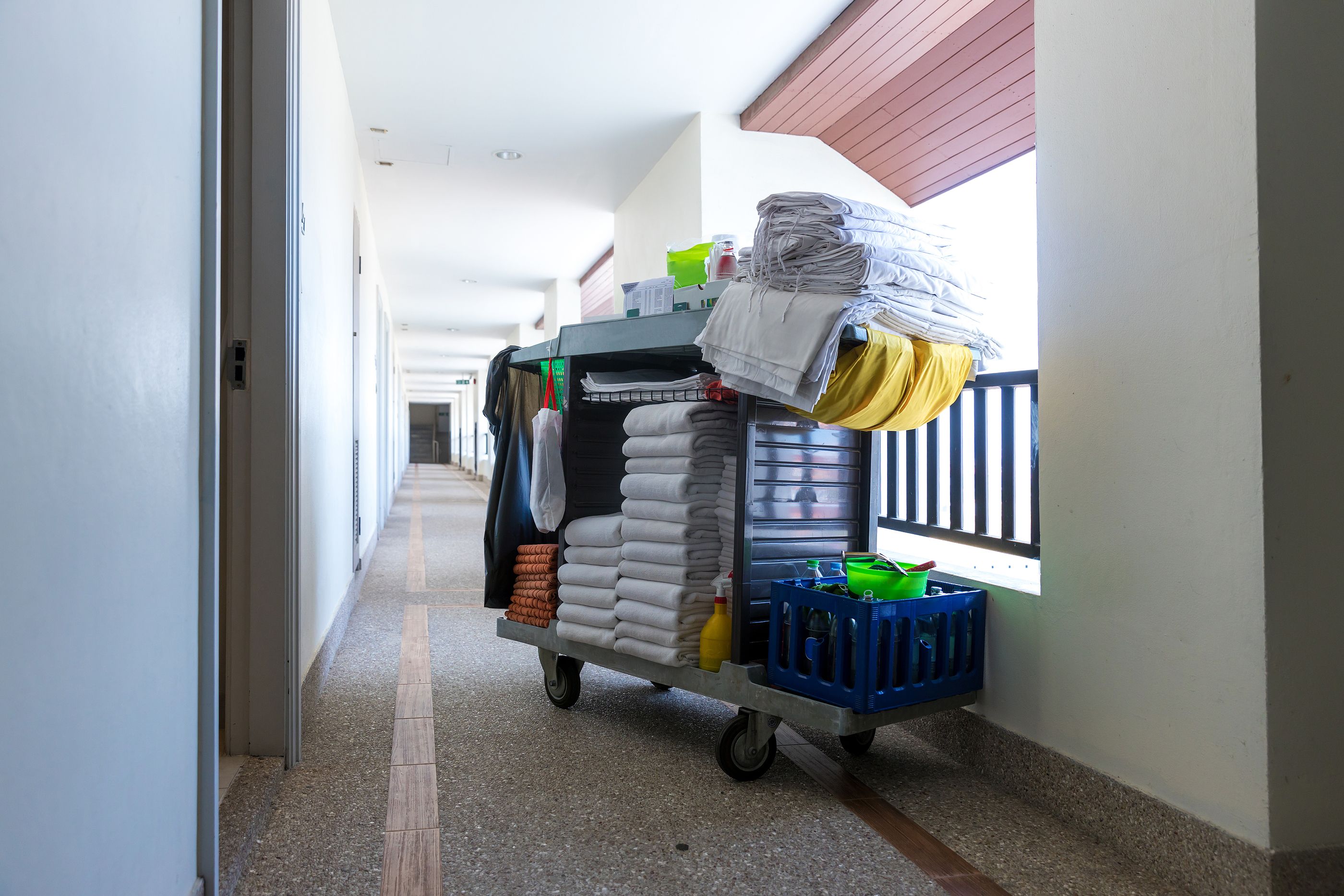 La denuncia de una camarera de piso al encontrarse una habitación completamente sucia y desordenada La denuncia de una camarera de piso al encontrarse una habitación completamente sucia y desordenada