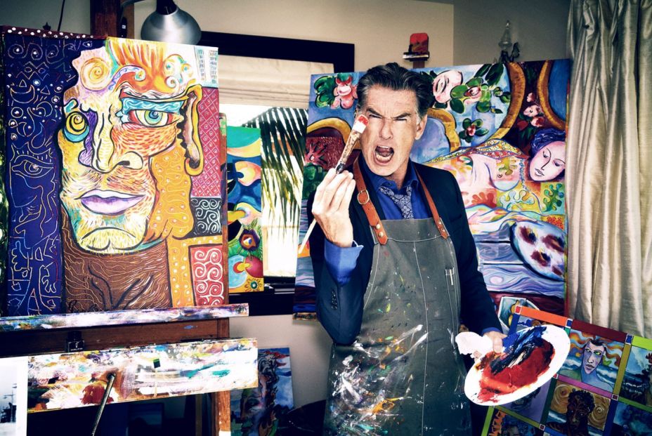 Pierce Brosnan en su estudio