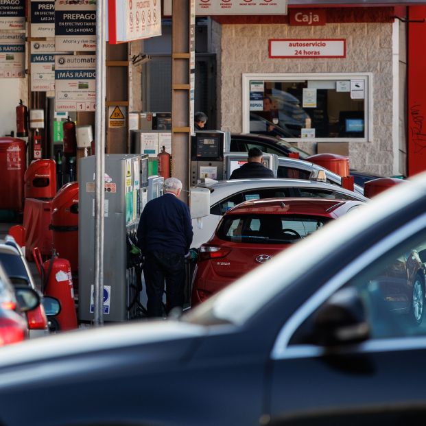 Gasolina y diésel siguen cayendo y ya son más baratos que antes de la guerra de Ucrania