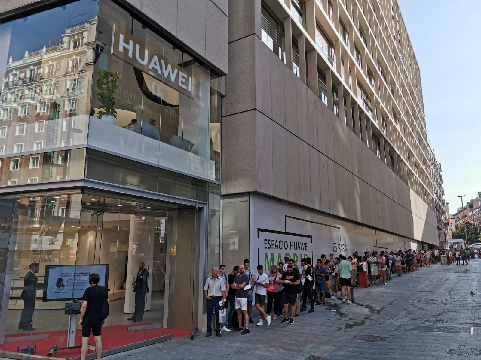 Huawei abre en Madrid su tienda más grande en el mundo