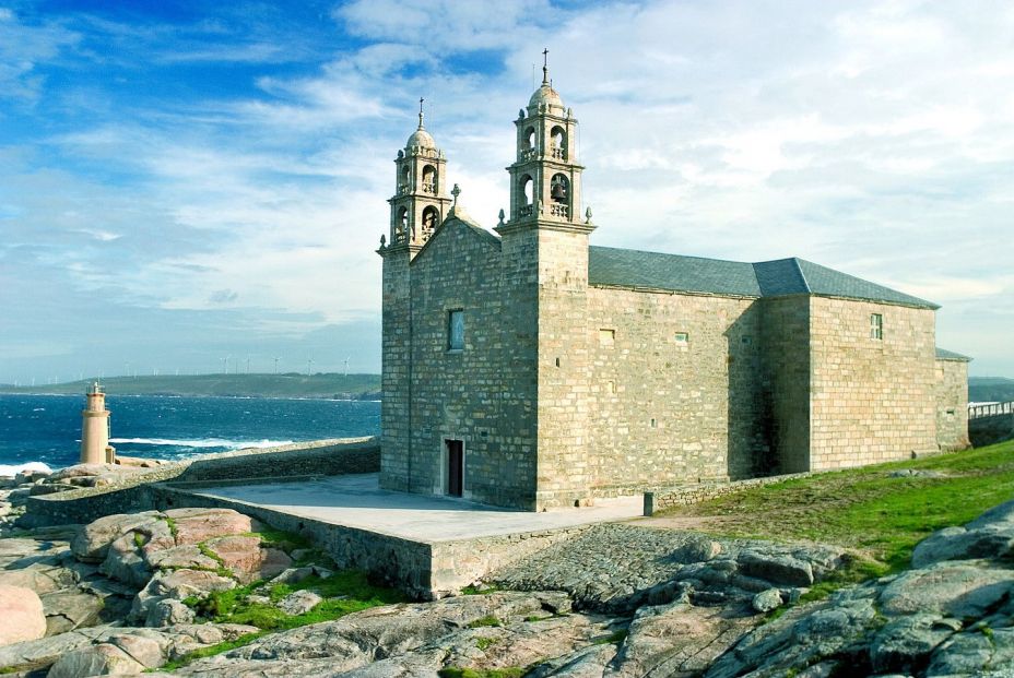 Virgen da Barca en Muxía. Turismo Galicia