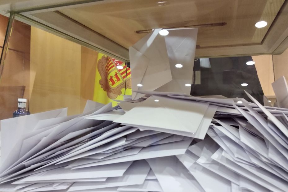 EuropaPress 4785257 urna llena votos 15 diciembre colegio electoral andorra vella archivo