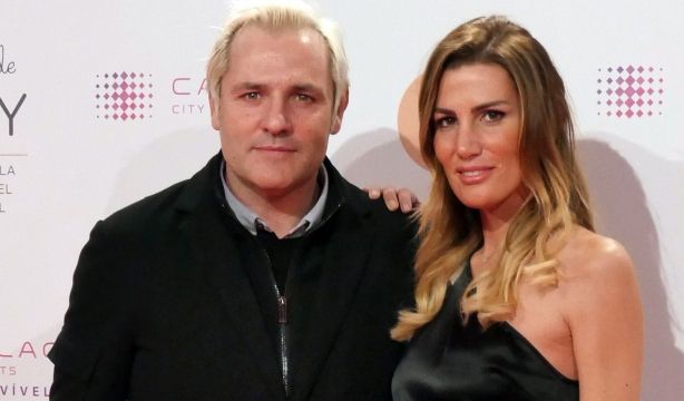 El recuerdo de Santi Cañizares y Mayte García a su hijo fallecido en la comunión de sus hijas