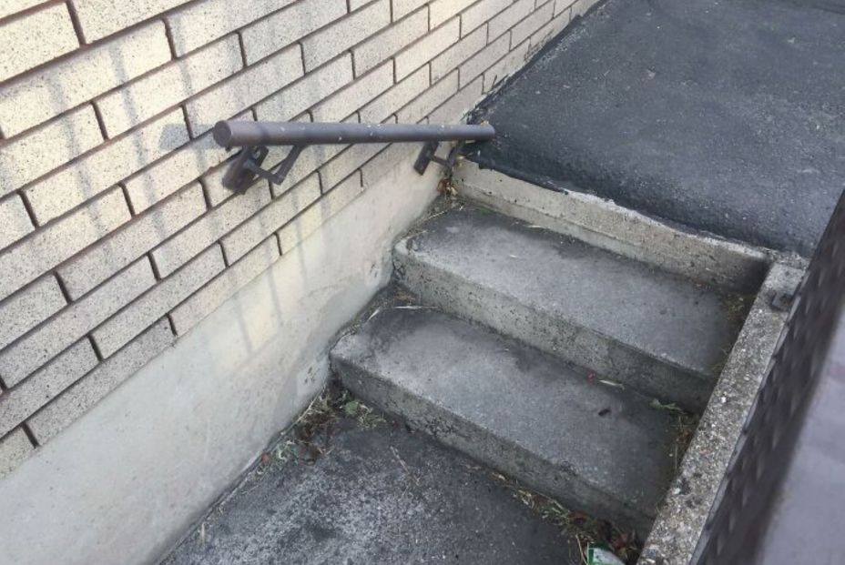 Escaleras con el pasamanos al revés Escaleras con el pasamanos al revés