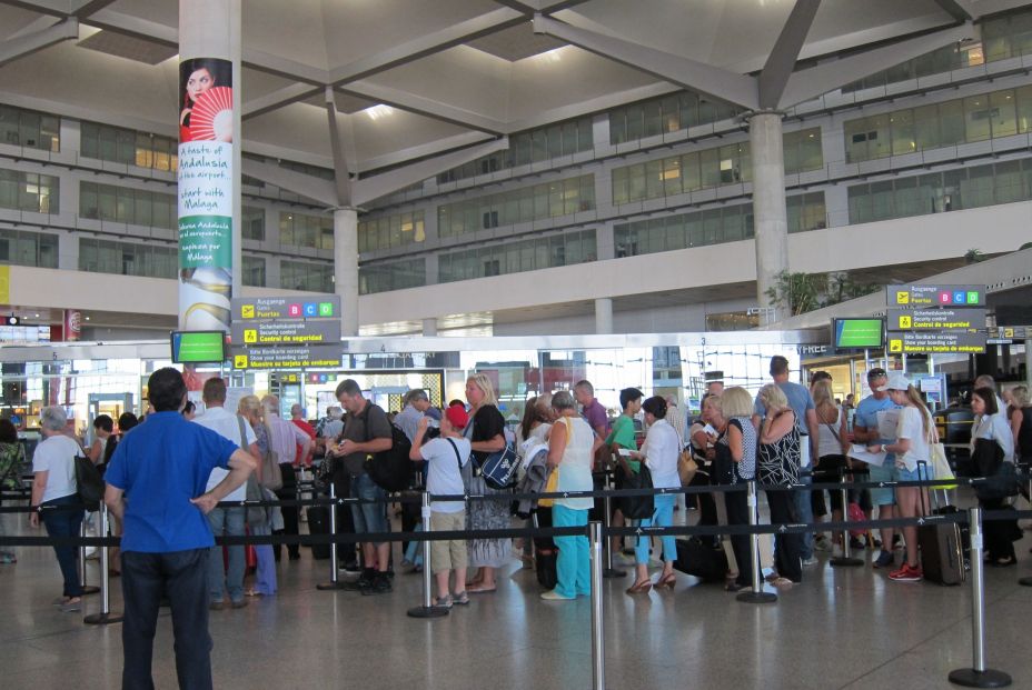 Un grupo de viajeros del Imserso denuncia la pérdida de sus maletas por una incidencia
