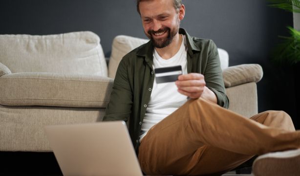 'Compra ahora y paga después', la forma de pago en auge que podría favorecer la compra compulsiva