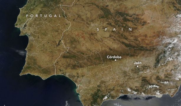 La foto de la NASA que muestra cómo la sequía ha teñido de marrón España. Foto: Twitter