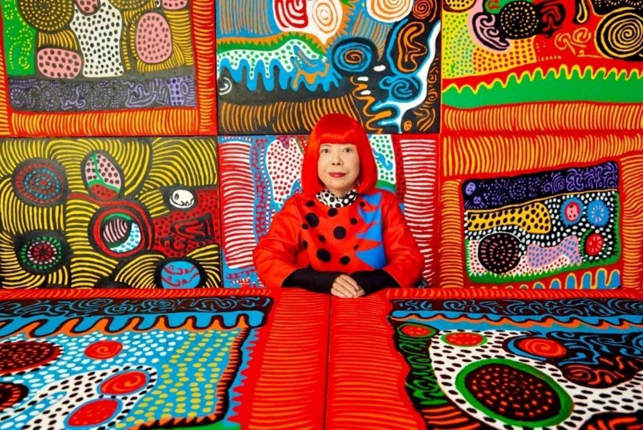 Yayoi Kusama, la artista de los lunares, las flores y las calabazas