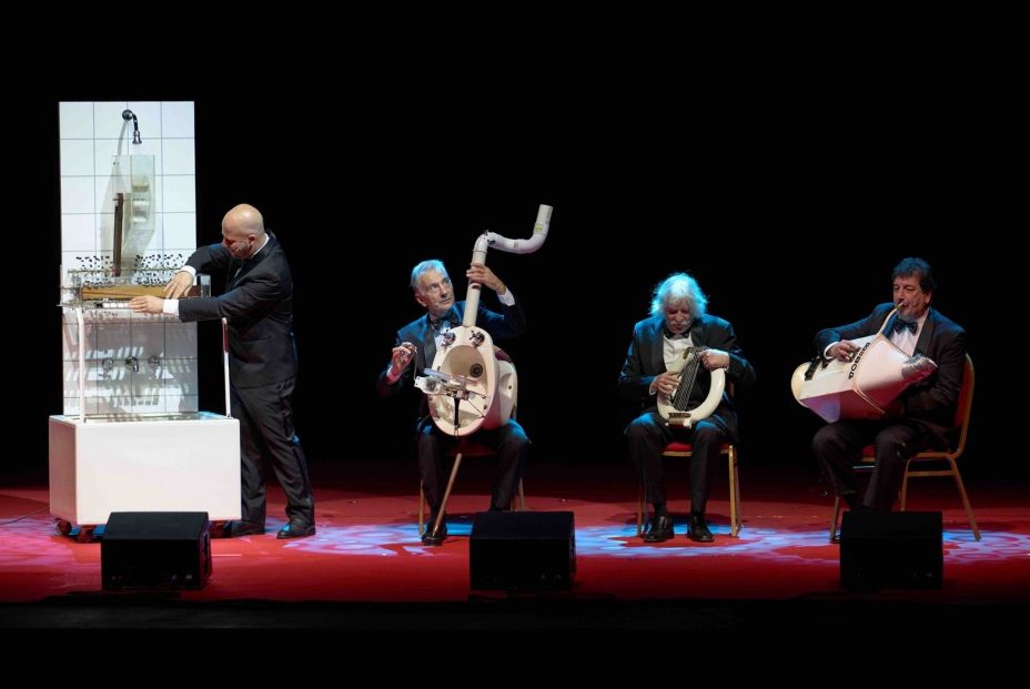 Les Luthiers en escena Les Luthiers en escena