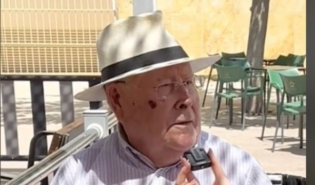 Emociona a los jóvenes al hablar sobre su concepción del amor: "Es algo por lo que hay que luchar"