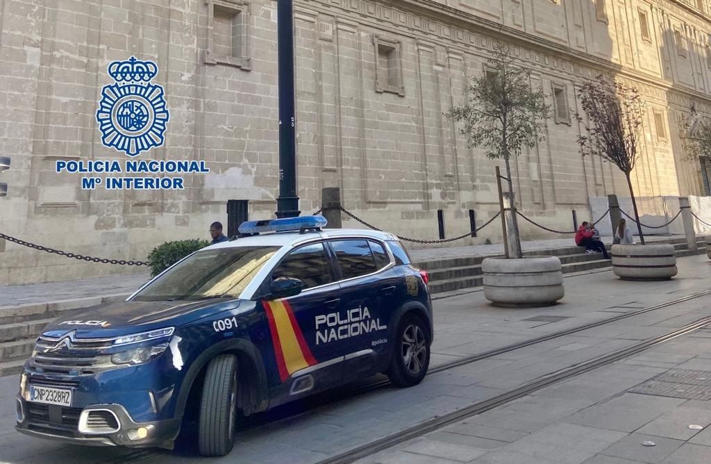 EuropaPress 5242040 patrullero policia nacional avenida constitucion sevilla