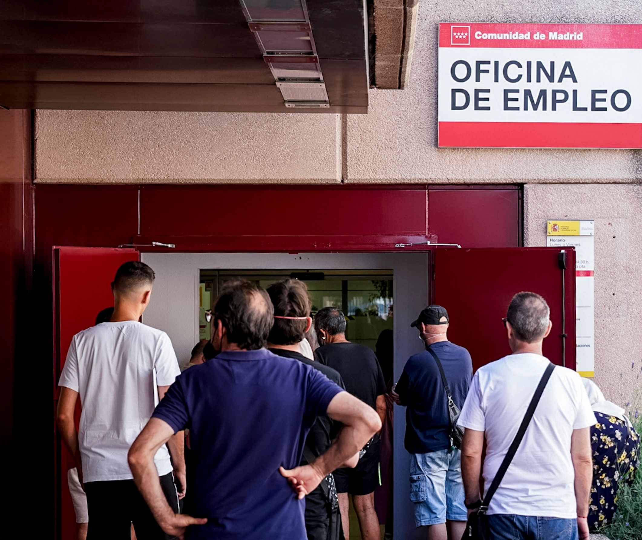 Edadismo laboral: los sénior firman casi la mitad menos de contratos que los jóvenes