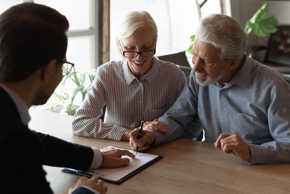 Los mayores que viven en residencias podrían quedar exentos de pagar el IRPF al vender su casa Los mayores que viven en residencias podrían quedar exentos de pagar el IRPF al vender su casa