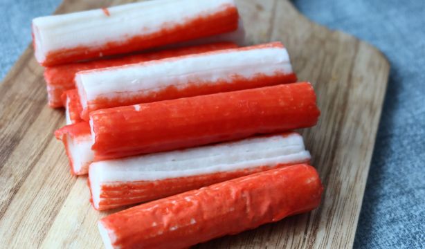 Una nutricionista desvela qué llevan realmente los "mal llamados" palitos de cangrejo