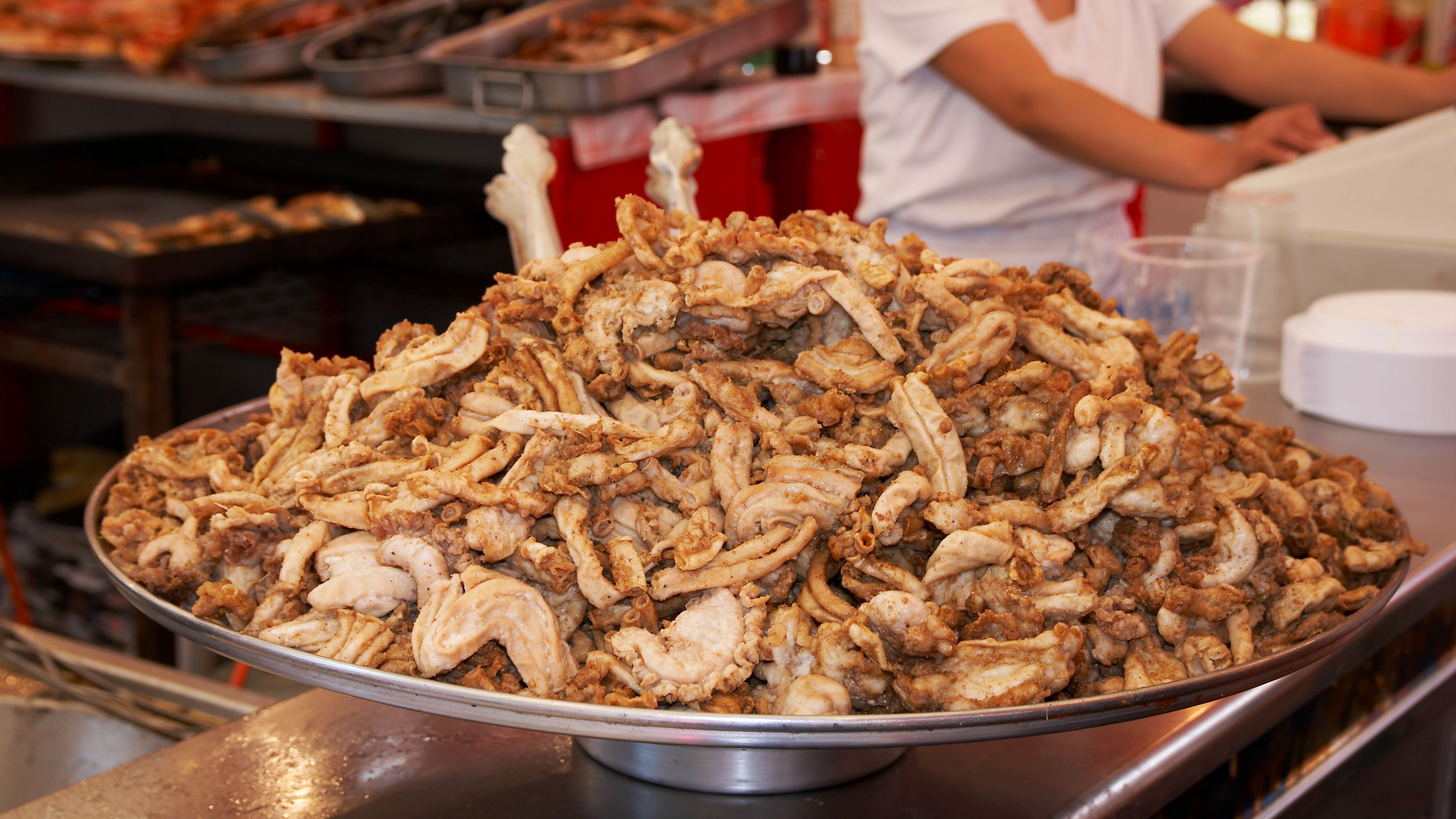 Cómo hacer las gallinejas y entresijos típicos de Madrid y un bocata muy gourmet con casquería. Madrid   Fiestas de San Isidro   Gallinejas   20070515 22