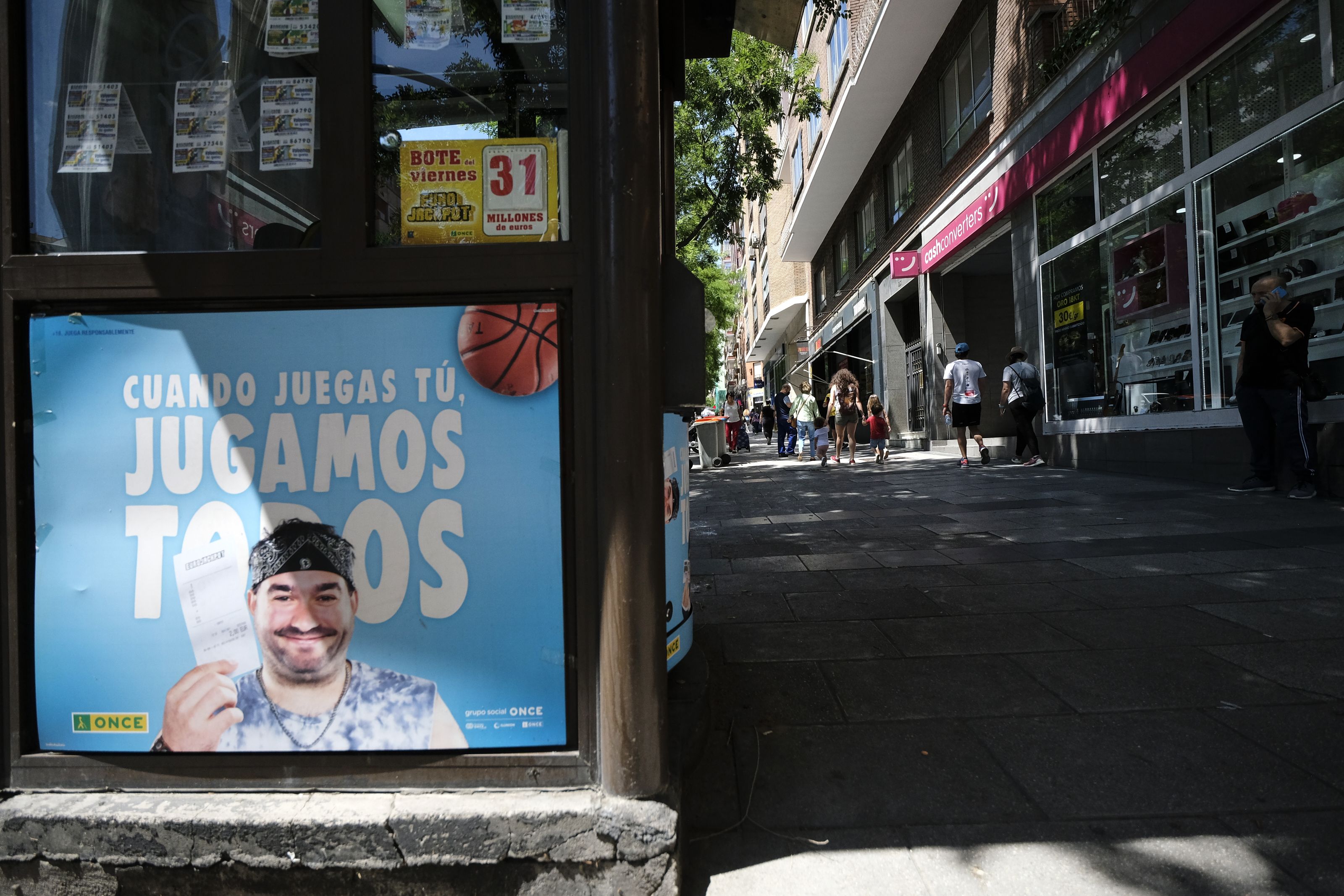 Mata y empareda a una empleada de la ONCE por no poder pagar los 'rascas': "Cogí su cuello y apreté"