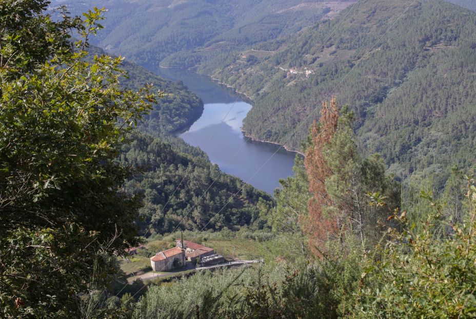 EuropaPress 3977528 rio mino ribeira sacra octubre 2021en cova savinao lugo galicia espana