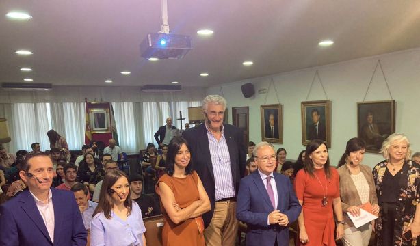 Romay: "Es imprescindible que haya gente que peine canas en los equipos"