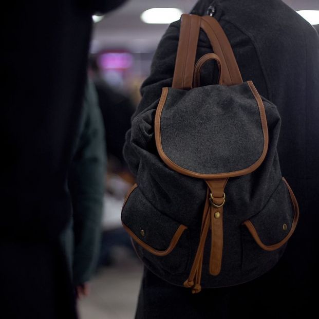 La Guardia Civil alerta a los que viajan con mochila en el transporte público
