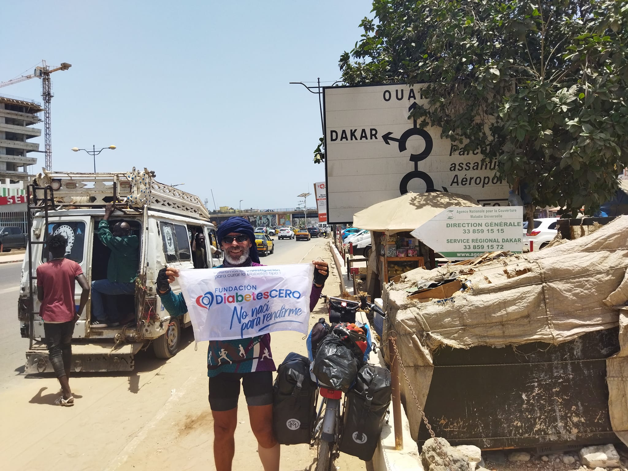Francisco logra su reto solidario de llegar a Dakar en bici: "Ha sido muy duro, pero gratificante"