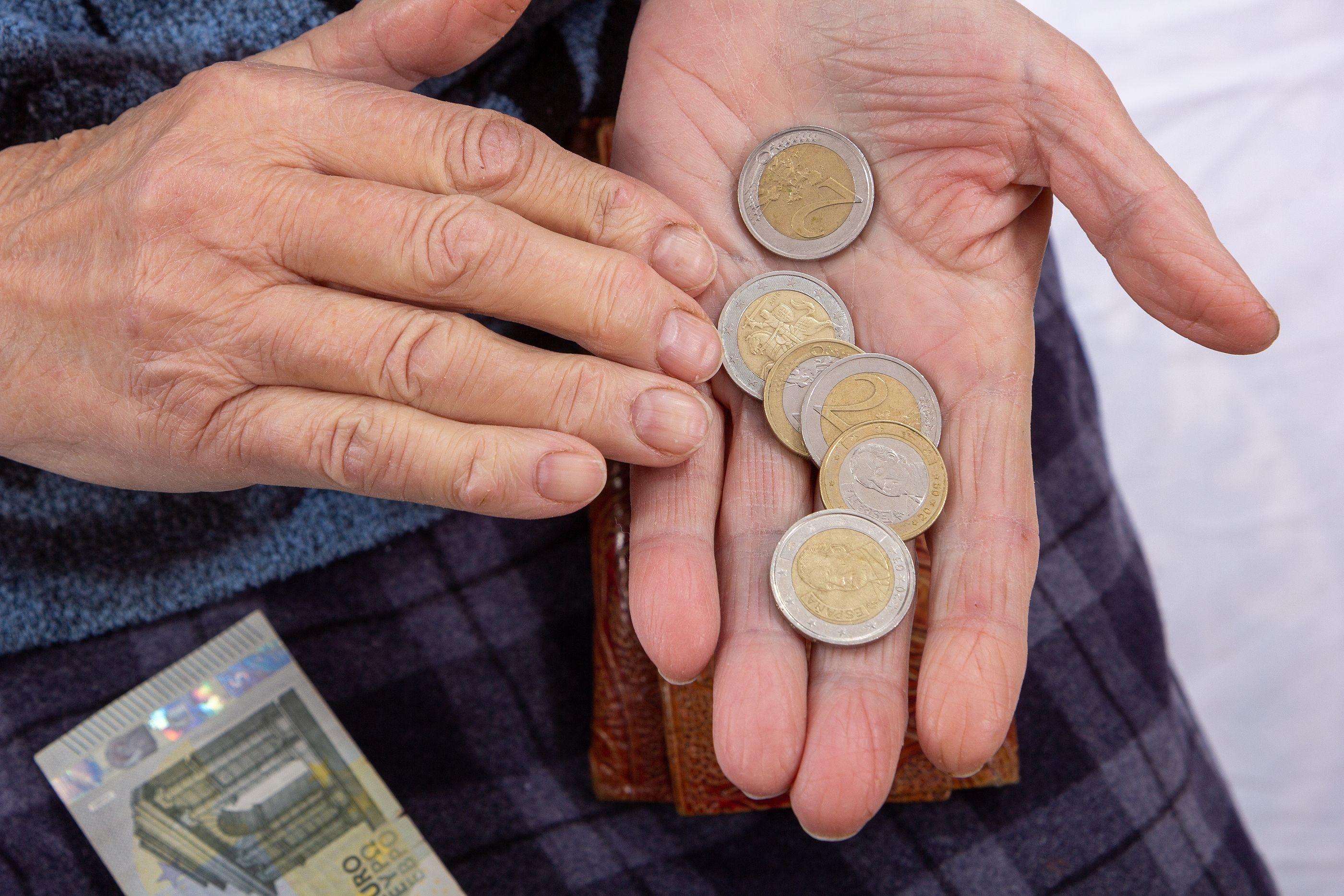 La pensión de los jubilados no contributivos, lejos de los 500 euros, pese a la última subida del 15%