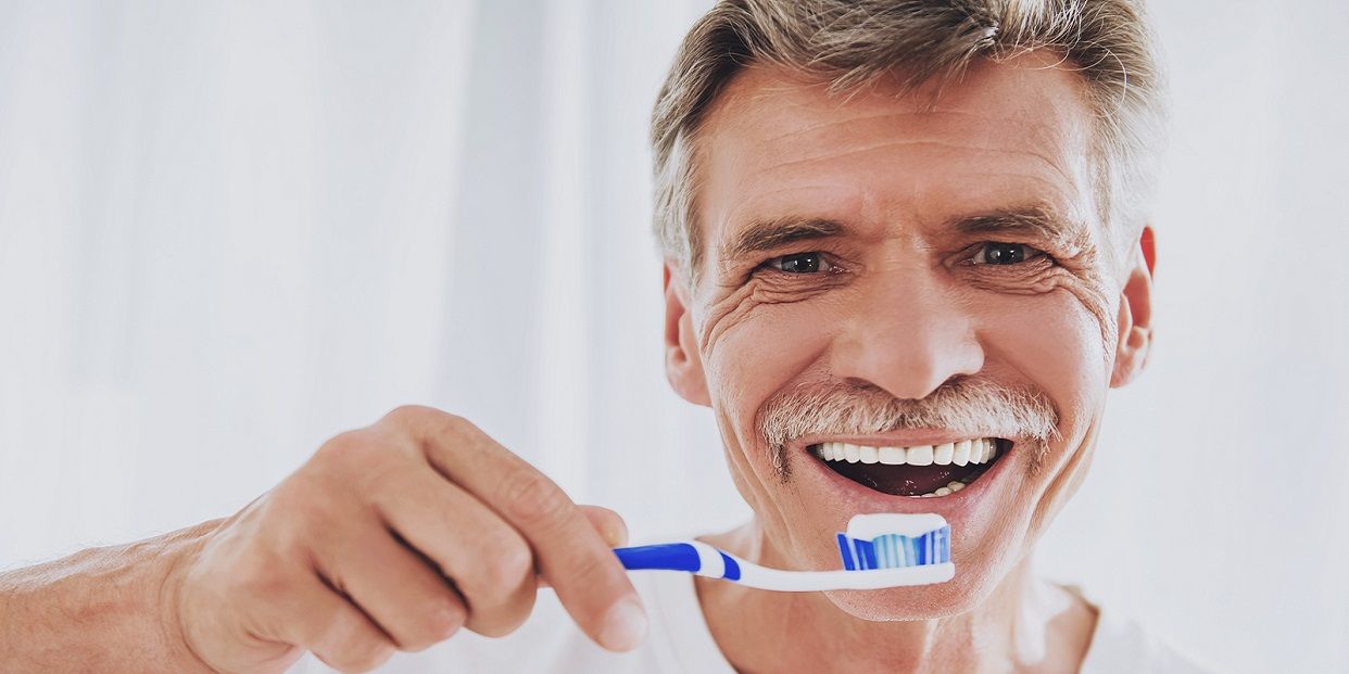 La higiene es vital en la salud bucodental de las personas mayores La higiene es vital en la salud bucodental de las personas mayores