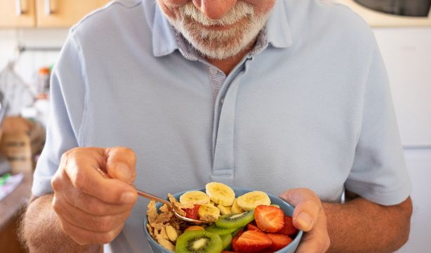 Las frutas y cereales enteros en la dieta pueden reducir el riesgo de alzhéimer