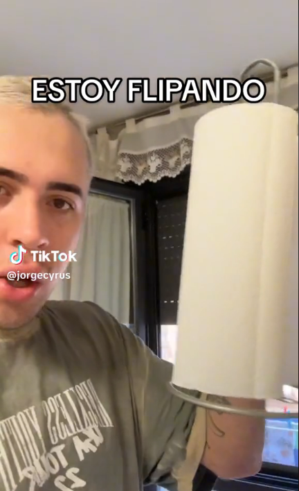 Vídeo de TikTok del uso correcto del portarollos Vídeo de TikTok del uso correcto del portarollos