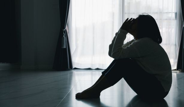 Mujeres solas de 50 a 54 años, las que más llaman al 024: "Piden ayuda antes que los hombres"