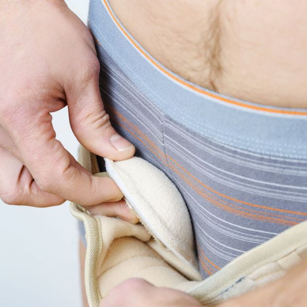 Hombre con prevención de hernia inguinal