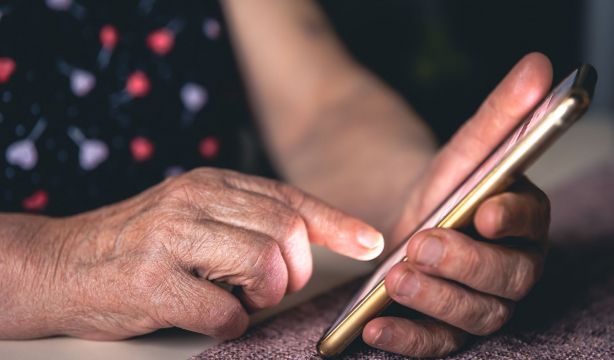La PMP y la Agencia de Protección de Datos abordan la brecha digital que afecta a los mayores