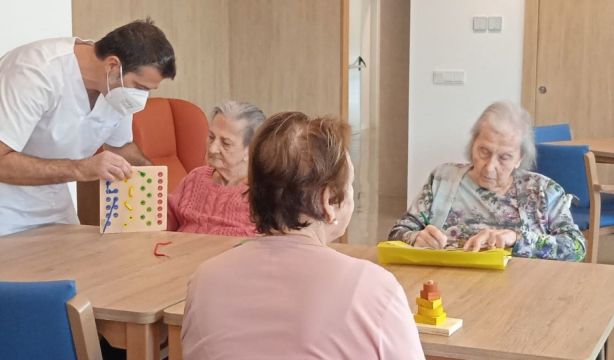Motivos por los que te pueden expulsar de una residencia de mayores