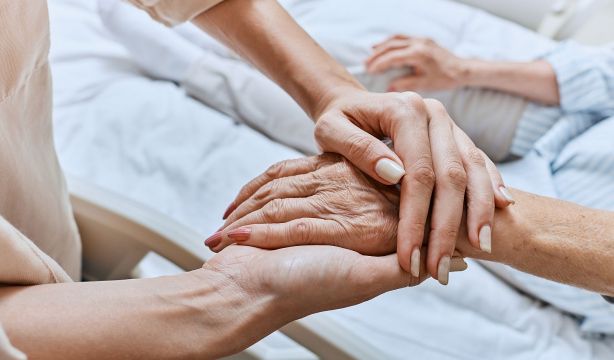 Los síntomas que avisan del comienzo del párkinson