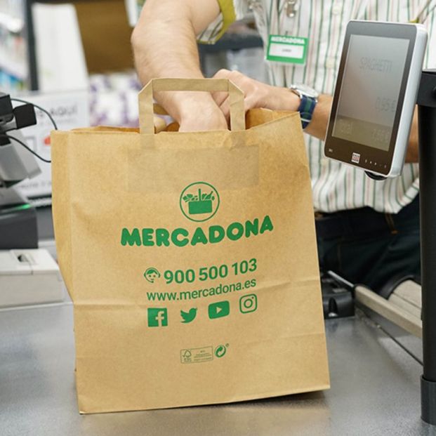 El truco viral de una 'tiktoker' para tener ordenadas las bolsas de la  compra en casa