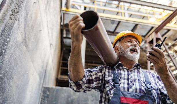 Los trabajadores sénior son los que más realizan tareas repetitivas con un 82%