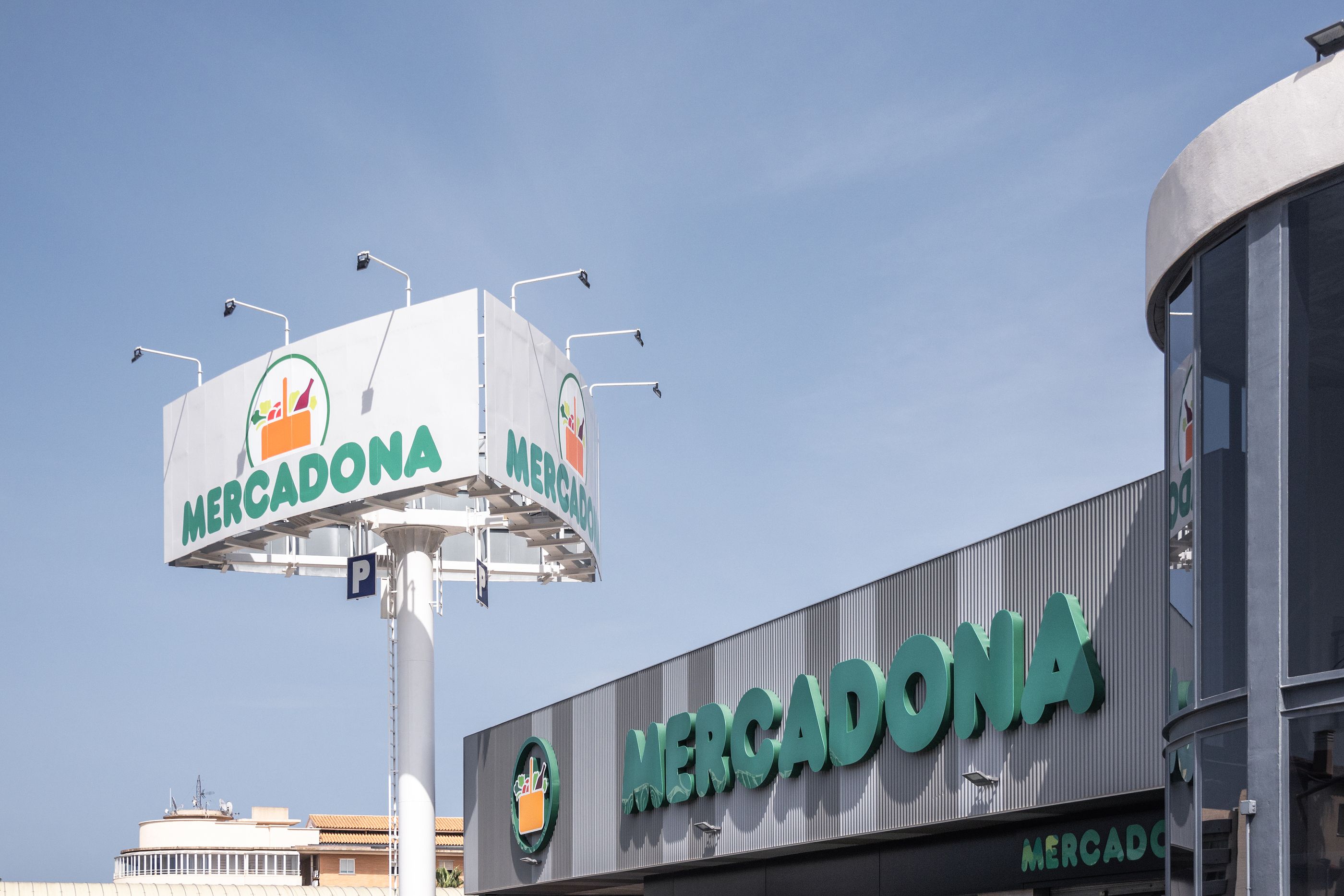 Mercadona es la marca española de distribución más valiosa y El Corte Inglés la más fuerte