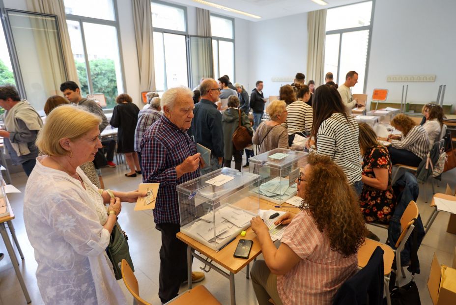 El Gobierno sube a 75 euros la remuneración por participar en mesas electorales