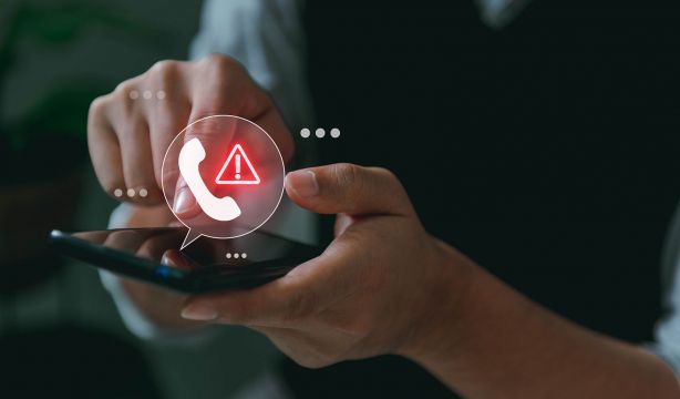 OCU reclama que la prohibición de contratar la luz por teléfono se extienda también al gas