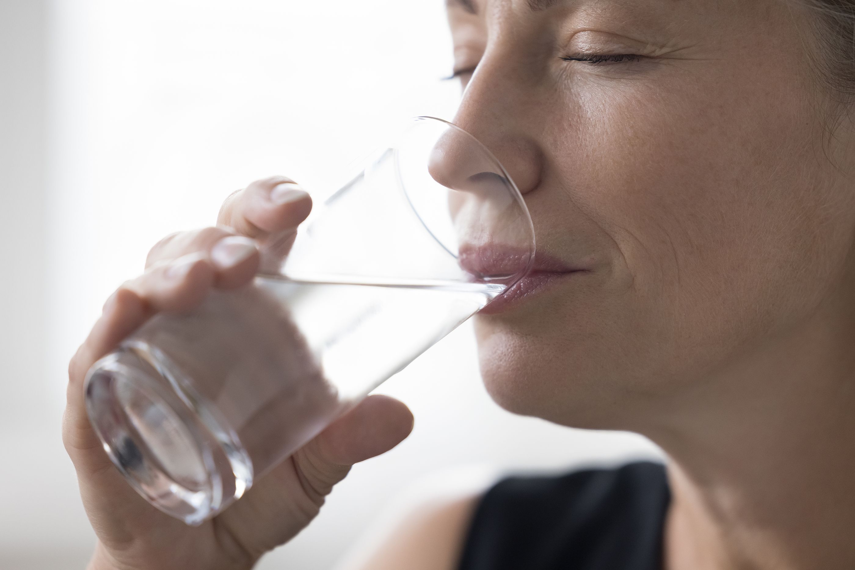 Expertos advierten sobre el ayuno de agua y su efecto 'boomerang'